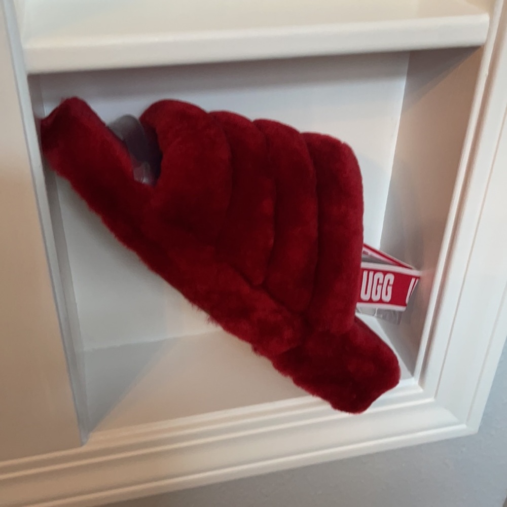 ♥️UGGs - Red Cute! FLUFF Slides - Comfy & Cozy - Picture 11 of 13